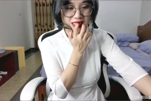 Bé áo dài dễ thương trên ghế livestream – Phần 2 | áo dài