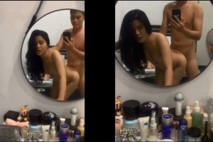 Doggy em gái xinh trước bàn trang điểm | Clip sex