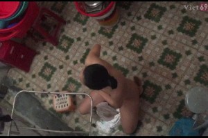 Quay lén em gái tắm | em dâm
